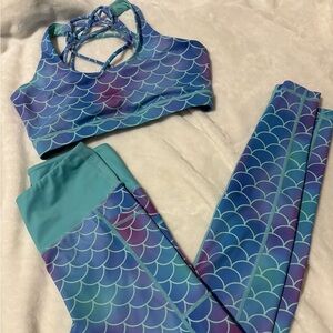 Constantly Varied Gear Blue and Purple Scale Activewear Set